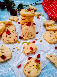 A picture of Cranberry Pistachio Cookies.