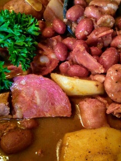 Una foto de Zaragozas Con Chorizos y Tomate...!