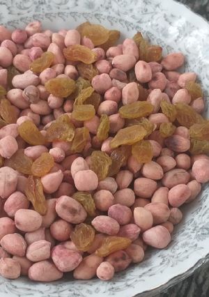 A picture of Roasted Peanuts with Raisins#authors marathon.