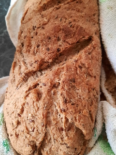 Una foto de Pan con harina integral y semillas