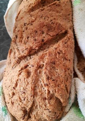 Una foto de Pan con harina integral y semillas