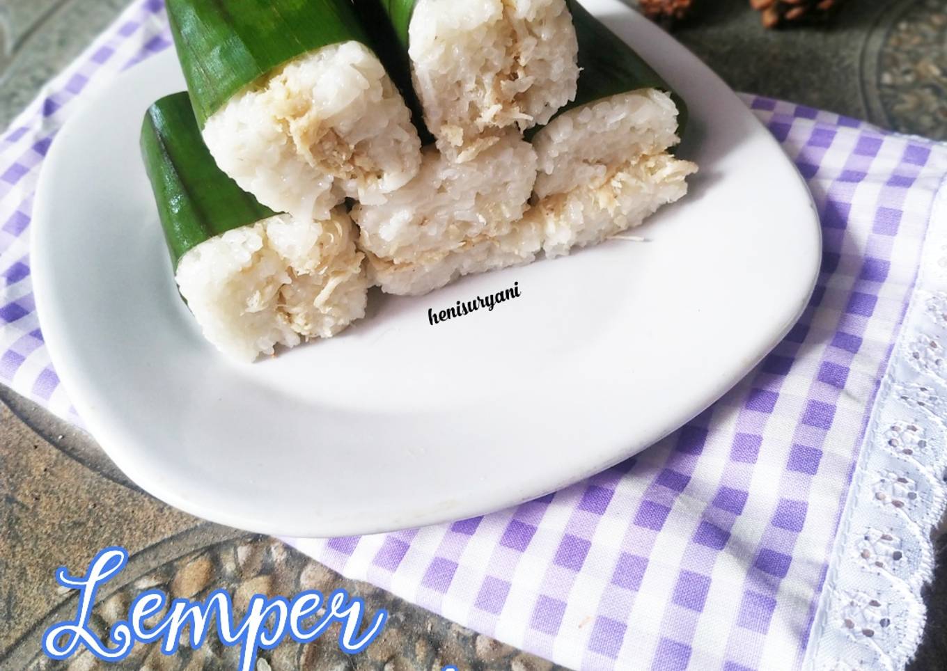 283. Lemper Isi Ayam
