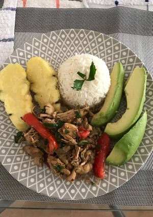 Una foto de Al día siguiente: Pollo Saltado a lo Carmelita