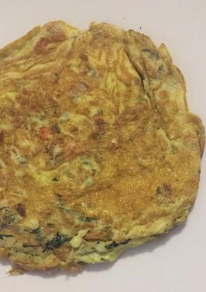 Una foto de Tortilla saludable con pimiento y espinaca