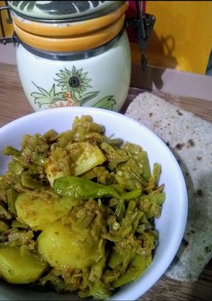 A picture of Guvar Phali aur Aloo.