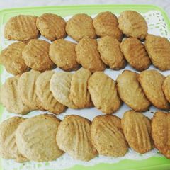 A picture of White oats cookies.