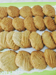 A picture of White oats cookies.