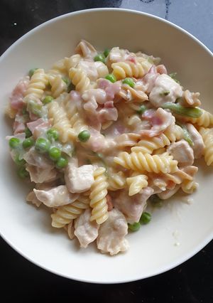 A picture of Chicken & Bacon, Pasta Carbonara.