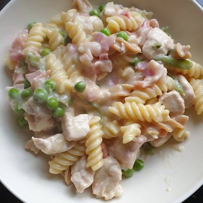 Chicken & Bacon, Pasta Carbonara Recipe by Liz Osborn - CookpadAdd CooksnapShare-image