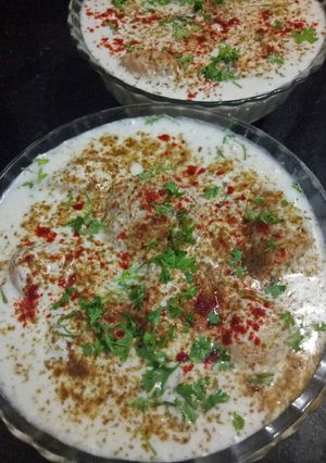 A picture of Dahi bade.