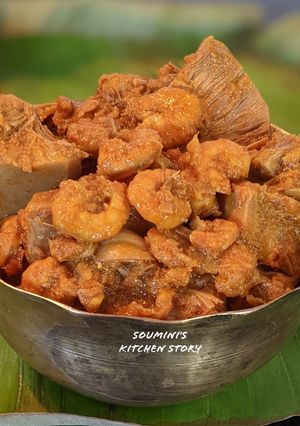A picture of Raw Jackfruit and Shrimp curry.