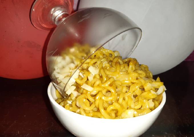 Glass Cheesy maggi Recipe