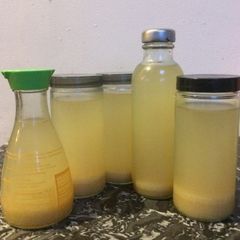 A picture of Apple Cider Vinegar.