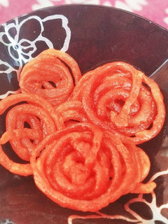 इंस्टेंट जलेबी (Instant jalebi recipe in hindi) रेसिपी मुख्य फोटो