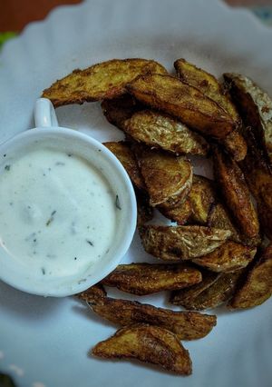 Una foto de Patatas Deluxe con Salsa de Yogur
