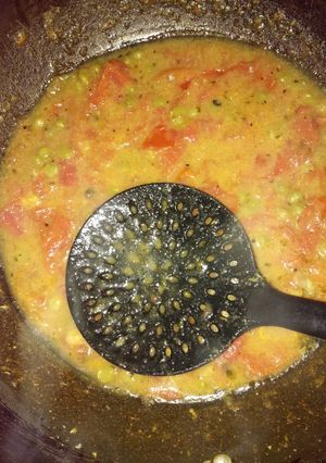 Una foto de Sopa de tomate y arvejas vegan cremosa 🍵🎆