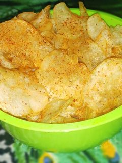 आलू चिप्स (Aloo chips recipe in Hindi) रेसिपी मुख्य फोटो
