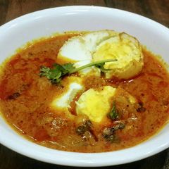 A picture of Maharashtrian Style Egg Curry.