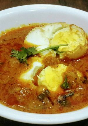 A picture of Maharashtrian Style Egg Curry.