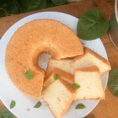 A picture of Angel Food Cake.