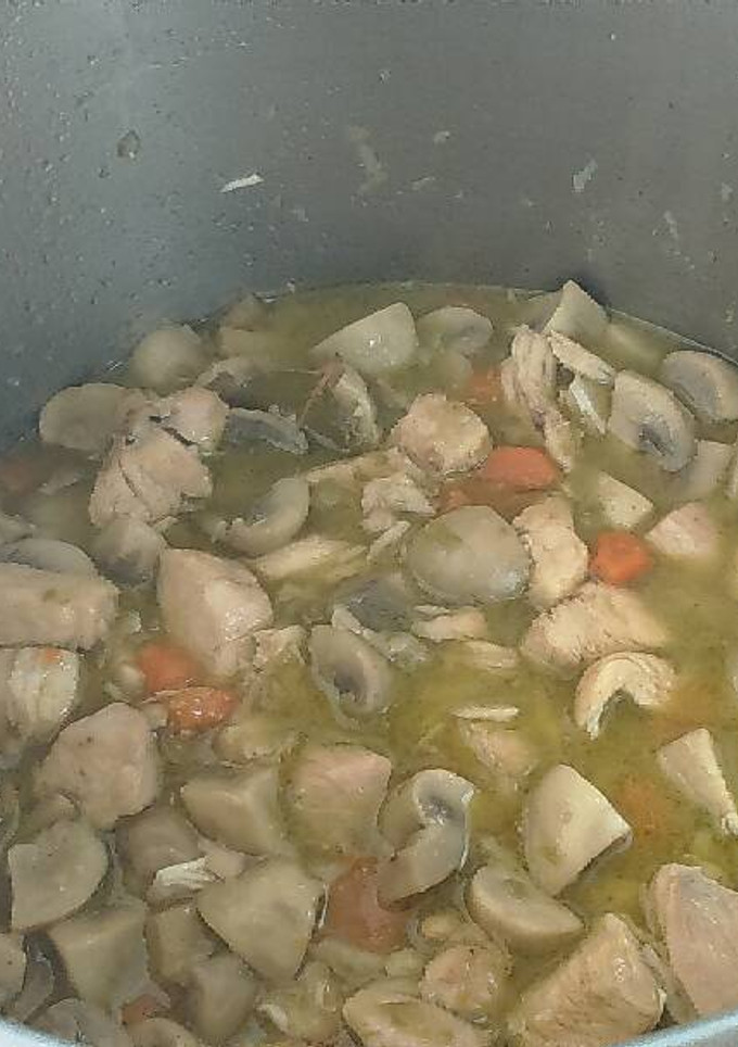 Una foto de Pollo con champiñones