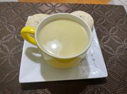 Una foto de sopa de aceituna