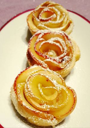 Foto di Roselline di pasta sfoglia e mele