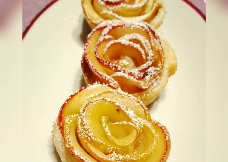 Roselline di pasta sfoglia e mele