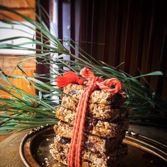 A picture of Granola breakfast bar.