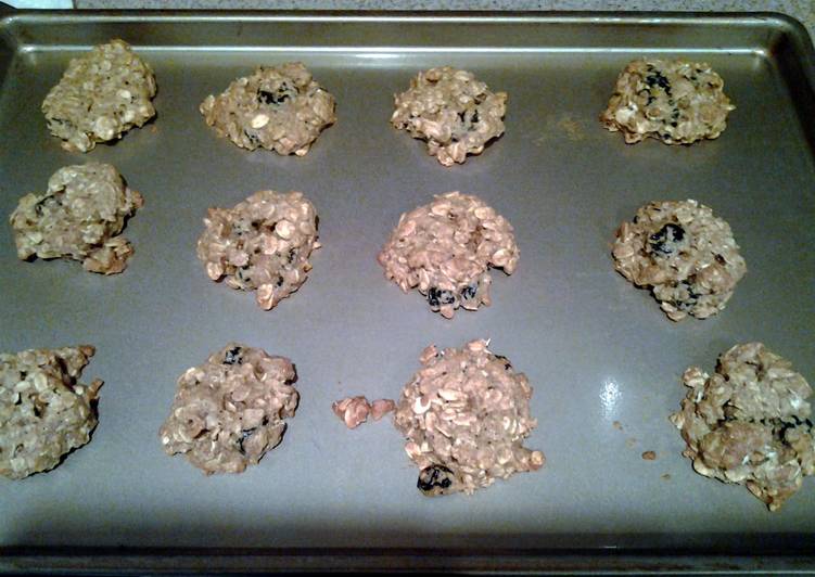 Steps to Prepare Speedy Oatmeal Cookies with dried cherrie and dried blueberries