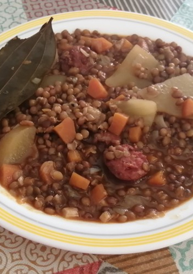 Una foto de 🍲 Lentejas Pardina con chorizo