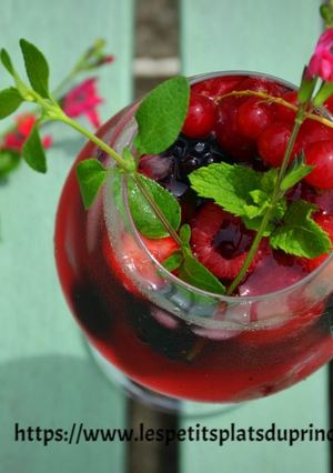 Une photo de Mocktail aux fruits rouges