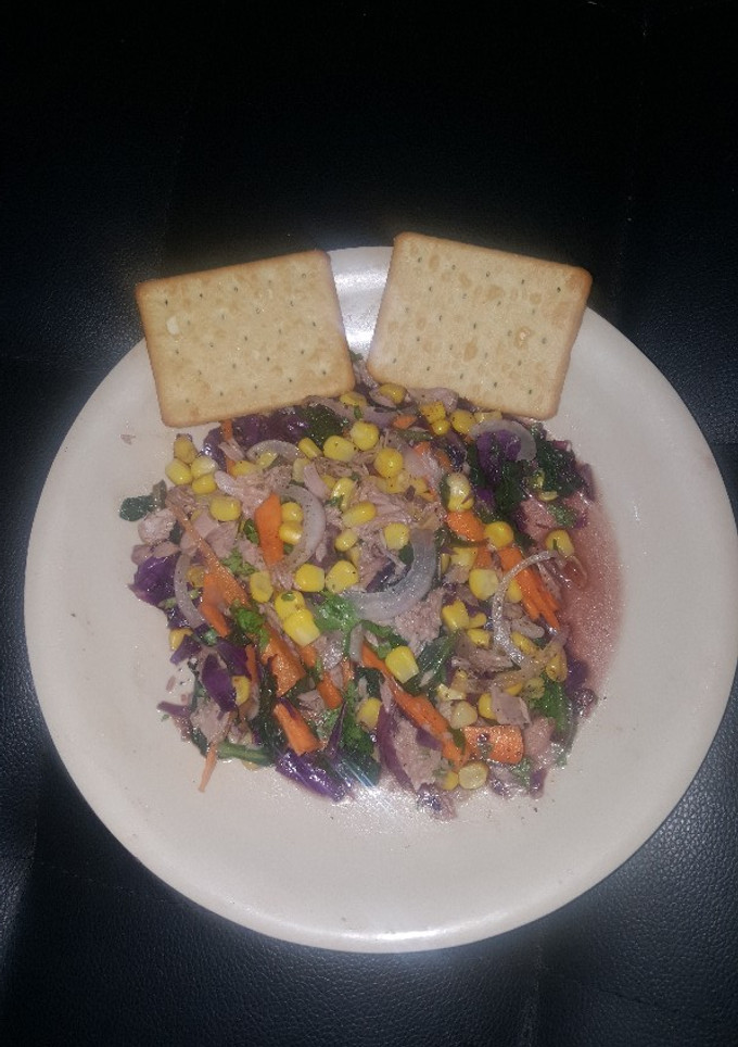 Una foto de Ensalada de atún y espinaca