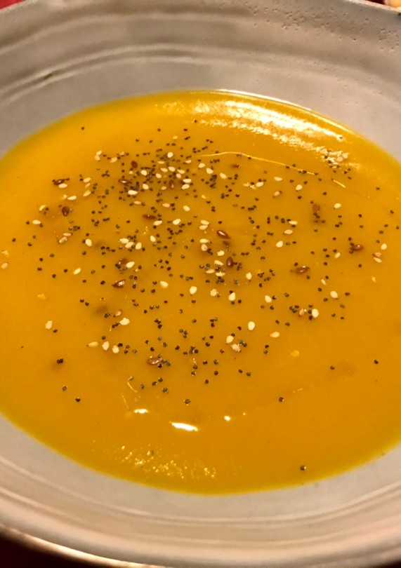 Una foto de Puré de verduras con cúrcuma, jengibre y variado de semillas (en mambo Cecotec)