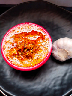 लसूणी भुरका (lasuni bhurka recipe in marathi) रेसिपी चे मुख्य फोटो