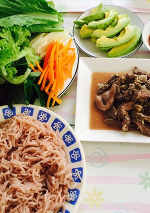 Hình của món Bò cuốn trái bơ.
