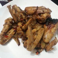 A picture of Spicy chicken wings.