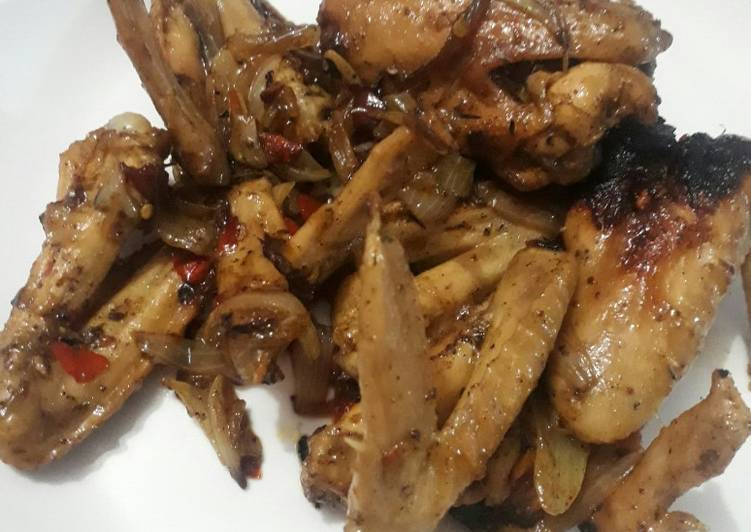 Easiest Way to Prepare Speedy Spicy chicken wings