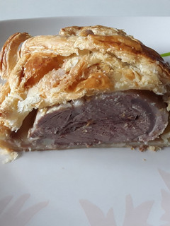 Una foto de Solomillo en hojaldre relleno de jamón y queso azul