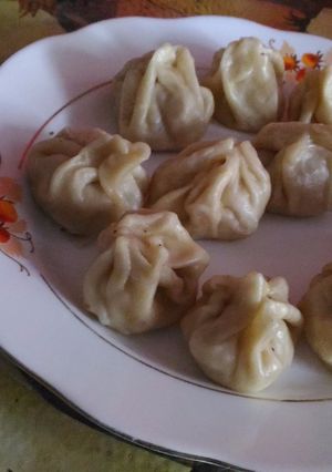 A picture of Chicken momos.