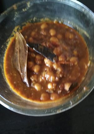 A picture of Ghoogni.