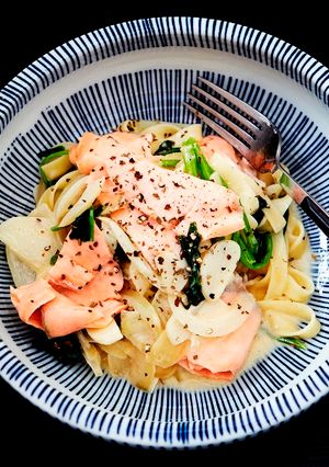 食煮#24 《奶油煙燻鮭魚義大利麵》 的食譜成品照片