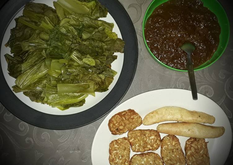 urutan Menyiapkan Lalapan Sambel Terasi yang Bisa Manjain Lidah