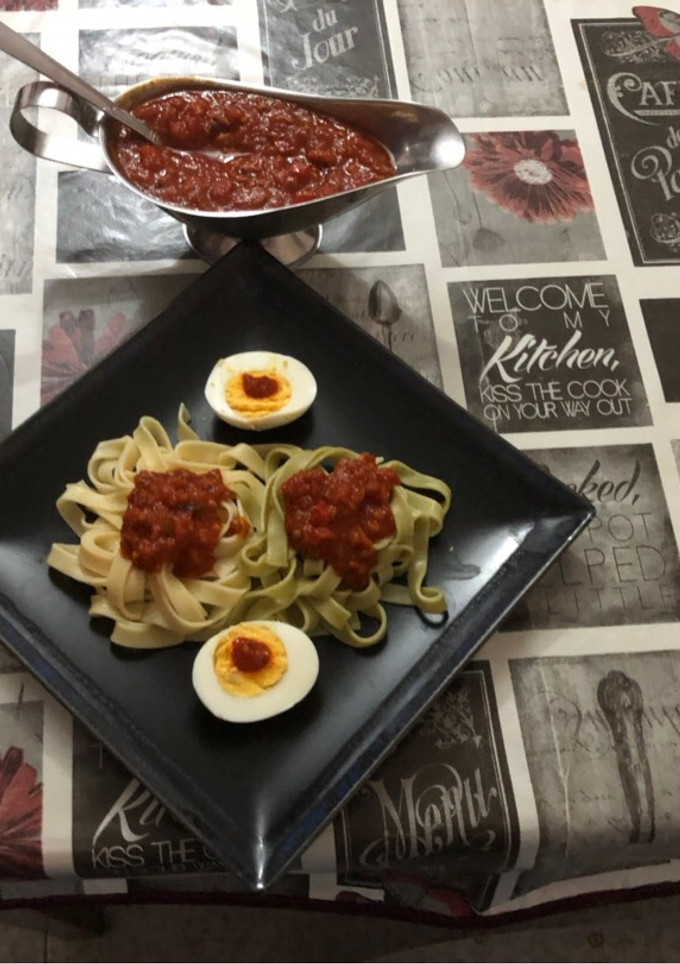 Una foto de Tagliatelles a la boloñesa