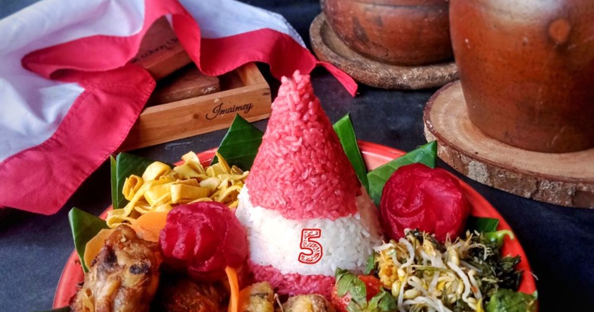 Tumpeng Mini (nasi dengan olahan buah Strawberry)