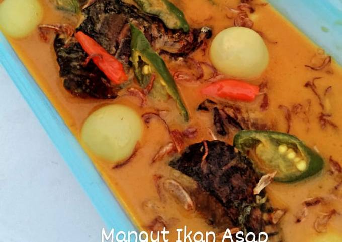 Mangut ikan asap + telur puyuh