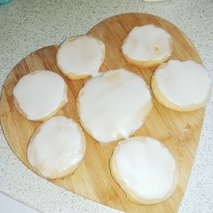 A picture of Iced Biscuits.