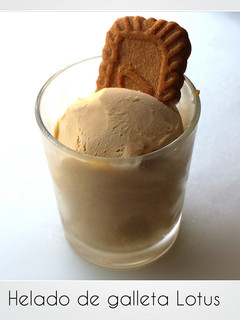 Una foto de Helado de galletas Lotus con heladera