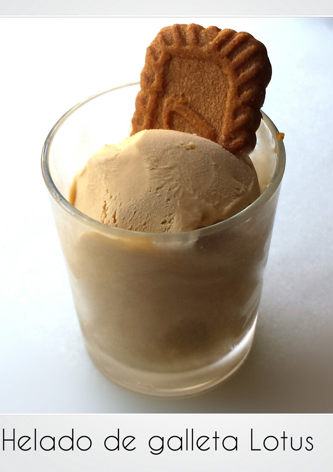 Una foto de Helado de galletas Lotus con heladera