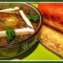 A picture of Hariyali Paav Bhaji.